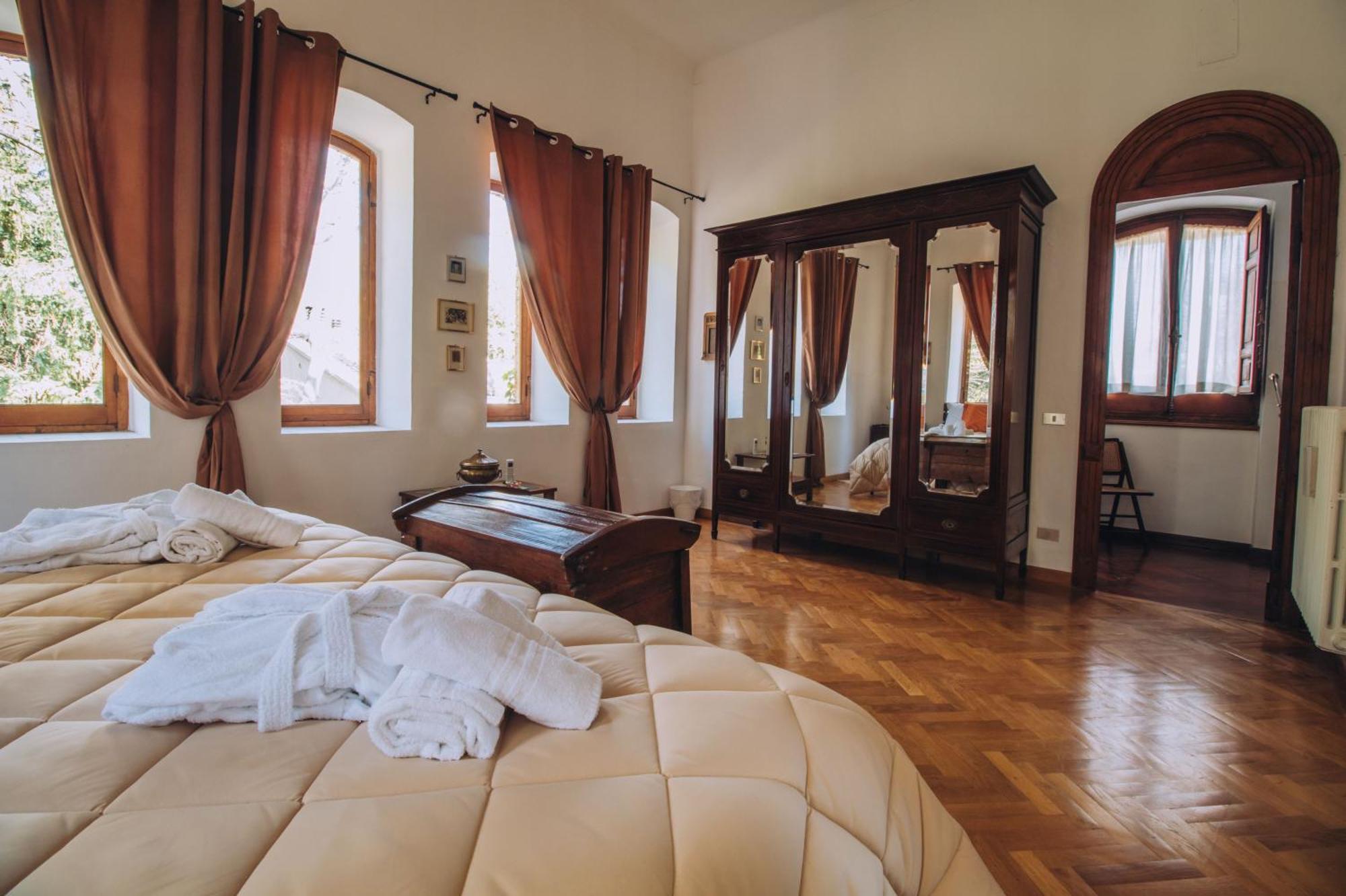The Baron'S Estate Hotel Torre de' Passeri Екстериор снимка
