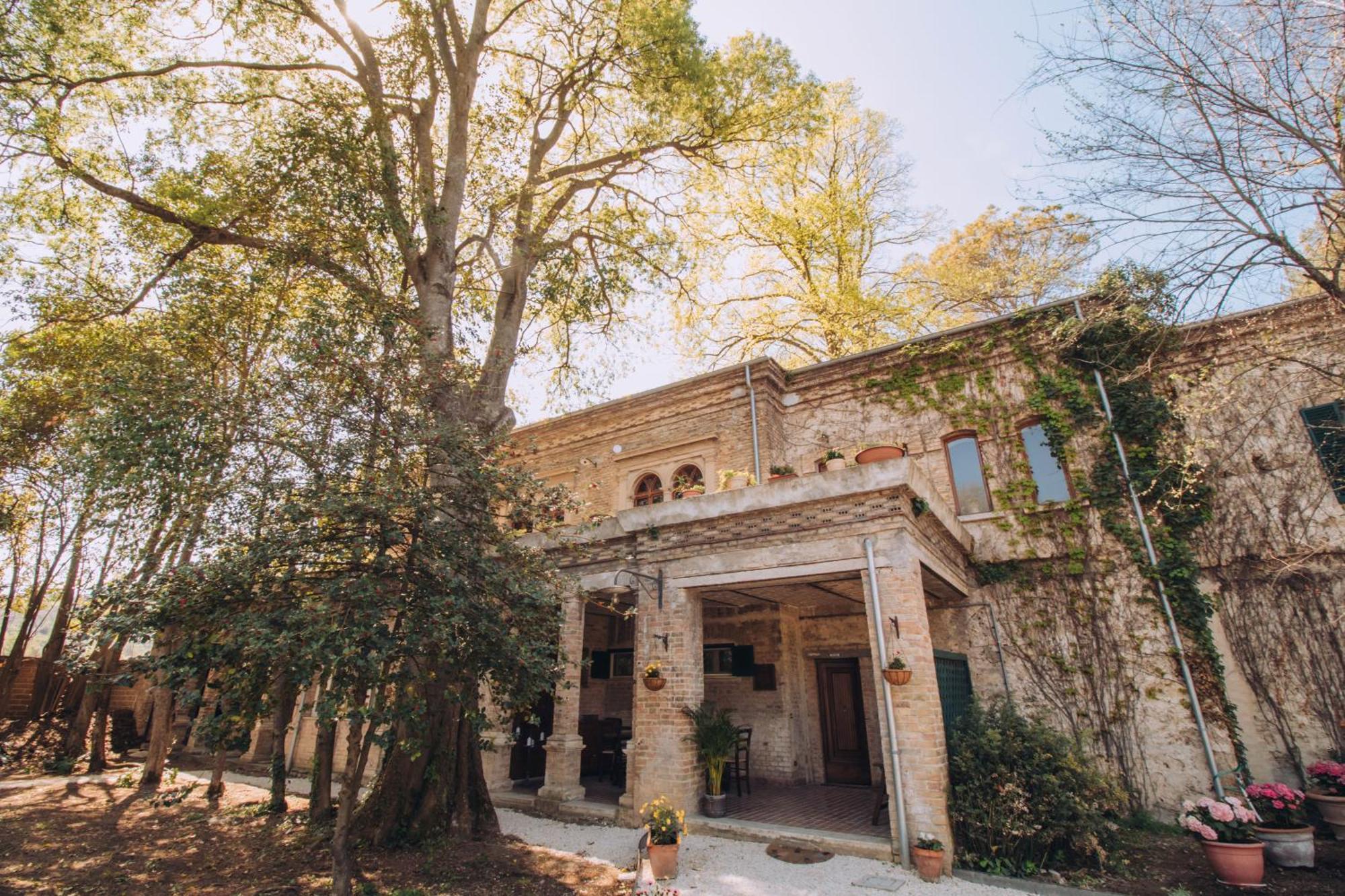 The Baron'S Estate Hotel Torre de' Passeri Екстериор снимка