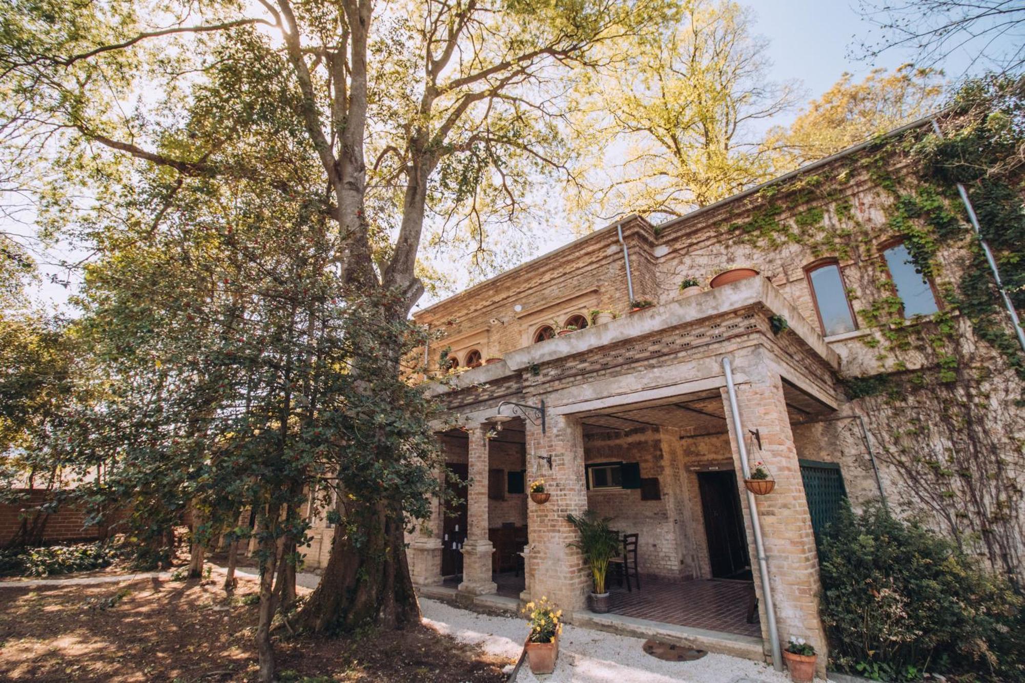 The Baron'S Estate Hotel Torre de' Passeri Екстериор снимка