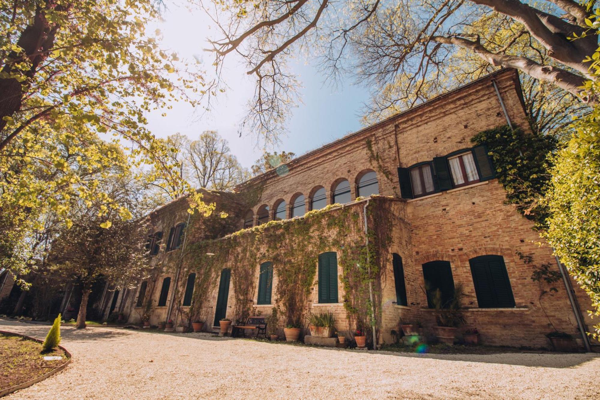 The Baron'S Estate Hotel Torre de' Passeri Екстериор снимка